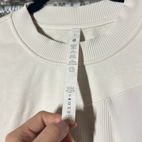 LULULEMON Perfectly Oversized Crew
Patched - Picture 7 of 9